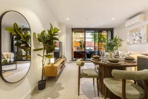 Collingwood Escape with Balcony & Secure Parking - Image 2