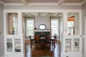 Porch swing, 1920s home, walk to live music - Image 2