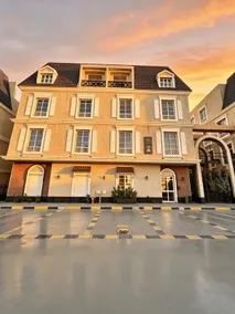 شقة فاخرة 3 غرف الماجدية ريزدنس حطين مسبح وجيم Luxury 3BR Al Majdiyah Residence Hiteen Pool Gym - Image 4