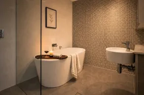 Luxe 2BR Premium Stay | Pool, Gym + FREE Carpark - Image 4