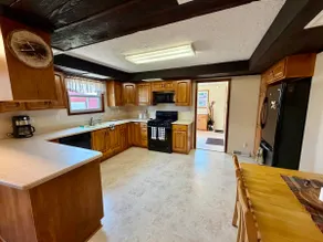 Adorable 4 bedroom home w/ caboose & hot tub - Image 4