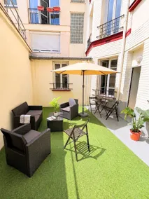 Designer apartment • Parisian patio • Pool - Image 2
