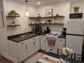 Inviting Country Home Suite with Covered Porch - Image 4