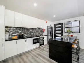 unit 2, 3 Bedroom Apartment - Image 2