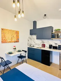 Modern Self-Contained Studio Annexe with Kitchenette and Private Entrance - Image 2