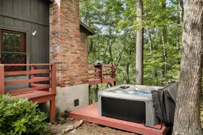 Hot Tub Deck Screened Porch Fire Pit & WiFi - Image 4