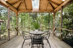 Hot Tub Deck Screened Porch Fire Pit & WiFi - Image 3