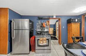 Blue Island Apartment | Walk to Metra & Canal - Image 5