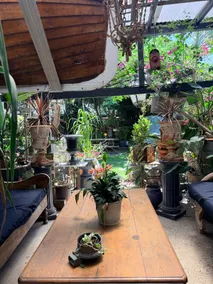 Centrally Located Garden Courtyard Apart-1 Bedroom - Image 5