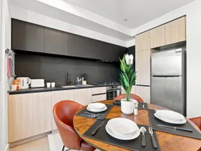 Cosy Collingwood 2BR Luxury Apartment with Free Parking and Private Terrace - Image 2