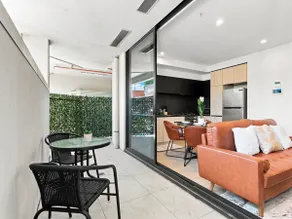 Cosy Collingwood 2BR Luxury Apartment with Free Parking and Private Terrace - Image 4