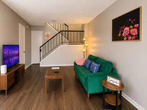 Cozy 2BR Townhome Steps from Fort Stewart Gate - Image 2