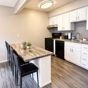 Modern & Stylish Tempe 1BR | Resort Amenities - Image 3