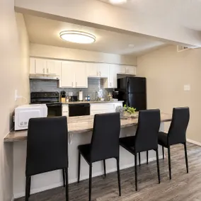 Modern & Stylish Tempe 1BR | Resort Amenities - Image 5