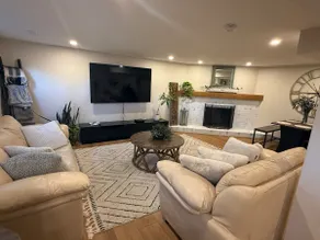 2 level, Bright, 1200 sq f. Suite, Heated Pool - Image 3