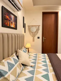 The Cozy Stay 001 | Luxury Studio | Near Medanta - Image 4