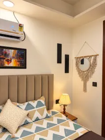 The Cozy Stay 001 | Luxury Studio | Near Medanta - Image 5