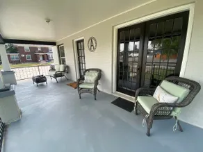 Modern Home Near Downtown, Spacious Getaway - Image 4