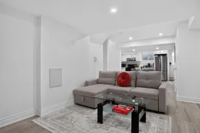 Luxury 2BR Basement near Wonderland Vaughan, Wi-Fi - Image 2