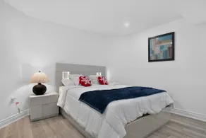 Luxury 2BR Basement near Wonderland Vaughan, Wi-Fi - Image 4