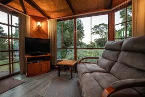 Family cabin with lake view - Image 5