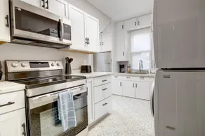 Cozy Walnut Street Retreat - Image 4