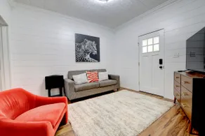 Cozy Walnut Street Retreat - Image 2