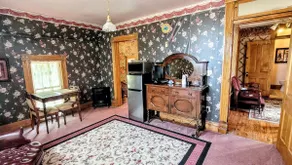 Red Bricks and Roses Victorian Suite - Image 3