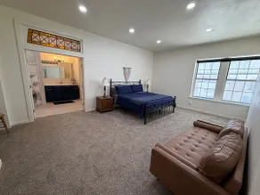 Brandy’s Townhouse - Image 4