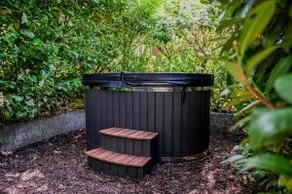 Romantic chalet with hot tub - Image 3