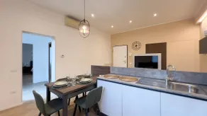 Exclusive Suite Downtown with Private Garage - Image 4
