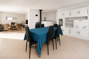 3-bedroom house • Large garden • Beaches 10 minutes away - Image 5