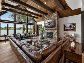 Aspen on Shangrila | Lakefront, hot tub & golf sim - Image 4
