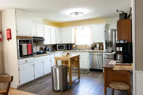 The Texan Bunkhouse - Walk to TSU - Sleeps 6 - Image 3