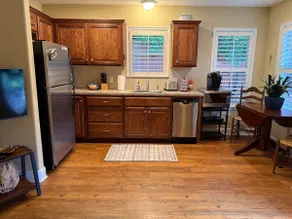 Cozy Guest House w/ Private Entrance - Image 4
