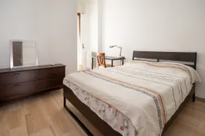 Spacious Aparment 10 mins walk from Duomo - Image 3