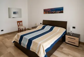 Spacious Aparment 10 mins walk from Duomo - Image 2