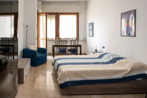 Spacious Aparment 10 mins walk from Duomo - Image 4