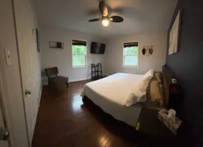 Central Locale - 3 beds King Bed 2 tv’s - Image 2