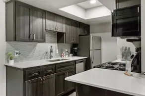 Walk to Golf & PV Mall | Free Parking | King Bed - Image 3