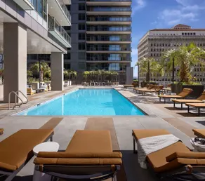 Gaslamp Studio · Private Balcony & King Bed - Image 5