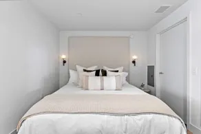 Gaslamp Studio · Private Balcony & King Bed - Image 3