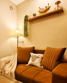 The Cozy Abode | 1BHK Near Metro | Golf Course Rd - Image 4