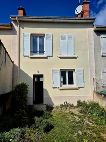 Small house with garden in the city center - Image 2