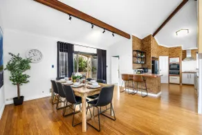 The Beach House | Spacious 4BR, Spa & Coogee Beach - Image 2
