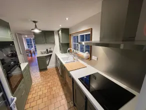 Charming house, landscaped garden, not overlooked. - Image 3