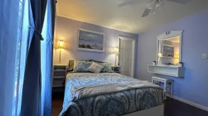 Spacious & Cozy Home Near Town Square - Image 4