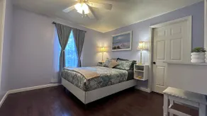 Spacious & Cozy Home Near Town Square - Image 5