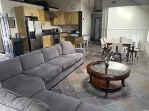 Large 3BR Sleepy Hollow Apt, Walk to Legend Sites - Image 5