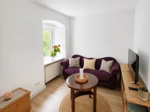 Bright studio with relaxation room in an old villa - Image 2